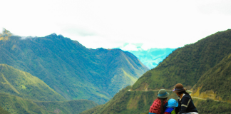 Bezpieczna rodzina na szlaku Z dzieckiem na szlaku górskim