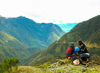 Bezpieczna rodzina na szlaku Z dzieckiem na szlaku górskim