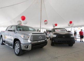 Ile jest warta Toyota Tundra z milionem mil na liczniku? Toyota-Tundra
