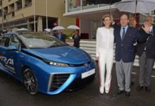 Książę Monako Albert rozpoczął wyścig F1 Monako Grand Prix za kierownicą Toyoty F1 Monako