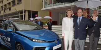 Książę Monako Albert rozpoczął wyścig F1 Monako Grand Prix za kierownicą Toyoty F1 Monako