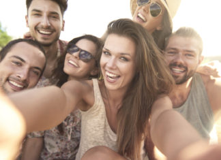 Selfie – współczesna wersja autoportretu? Selfie