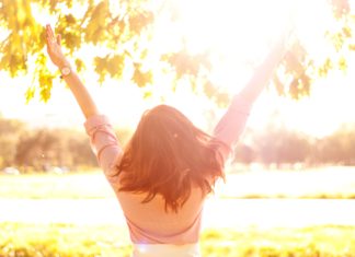 Jak radzić sobie z nadpotliwością latem? Leczenie nadpotliwości