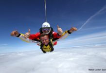 Co to są skoki w tandemie? Skoki spadochronowe