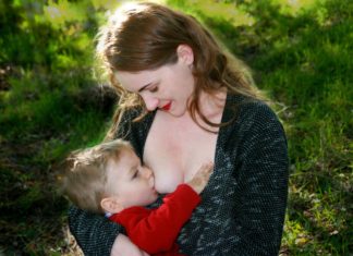 Dlaczego warto karmić dziecko piersią? Karmienie piersią