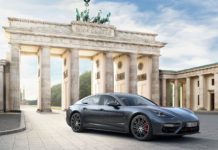 Kawa z logo i bilety lotnicze, czyli w luksusowym świecie luksusowych aut Porsche Panamera 2017