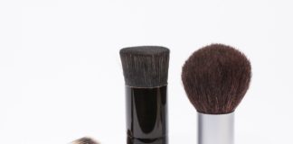 Pędzel kabuki – do czego służy i jak utrzymać go w dobrym stanie? Pędzle do makijażu