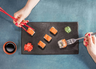 Faux pas po japońsku Czego nie robić jedząc sushi?