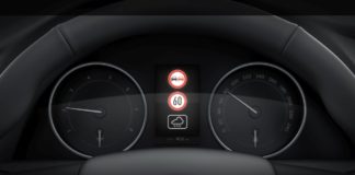 Dlaczego kierowcy ignorują znaki drogowe? TSS Road Sign Assist