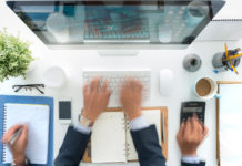 Praca na klika etatów. Jak to pogodzić? Praca na wiele etatów