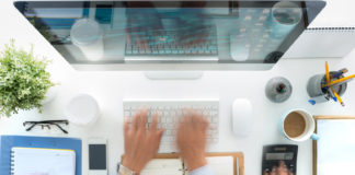 Praca na klika etatów. Jak to pogodzić? Praca na wiele etatów