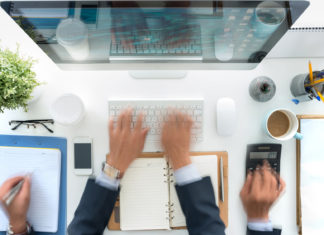 Praca na klika etatów. Jak to pogodzić? Praca na wiele etatów