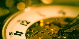 Zegarki – jak upolować promocję? zegarki na prezent