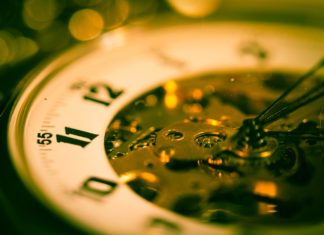 Zegarki – jak upolować promocję? zegarki na prezent