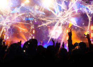 Sylwester na bogato, czyli jak się bawią celebryci i elity? Sylwester na świecie