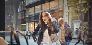 Moda na window shopping. Oglądamy w sklepie, kupujemy w Internecie window shopping