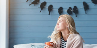 Kaszel kaszlowi nierówny Kobieta z kaszlem