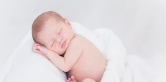 40 tydzień ciąży – doradzamy, co warto spakować do walizki przez porodem Niemowlę