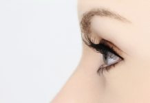 Jak rozpoznać krótkowzroczność ? Twarz z profilu - oko