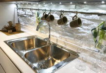 Wybór baterii kuchennej – na co zwrócić uwagę? Kran w kuchni