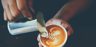 „Mała czarna” uderzy po kieszeni ceny kawy pójdą w górę