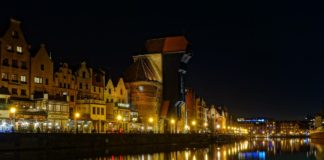 Wakacje w Trójmieście Gdańsk nocą