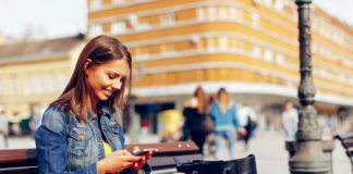 Niedługo smartfony wyprzedzą telewizję smartfony lepsze niż telewizja