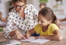 Mało zarabiają, ale za to mają dużo wolnego czasu, czyli pięć mitów o zawodzie nauczyciela fakty i mity o zawodzie nauczyciela