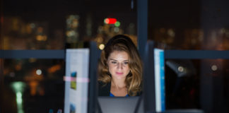 Czy to pracoholizm? Ponad 80% z nas pracuje po godzinach Pracoholizm