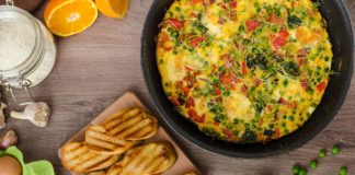 Koniec z nudnym śniadaniem! Frittata z warzywami i jogurtem greckim Frittata z warzywami i jogurtem greckim