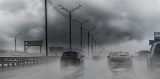 Burza za kierownicą Burza w samochodzie