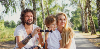 Rowerek biegowy czy hulajnoga – co wybrać dla malucha? Rowerek biegowy czy hulajnoga