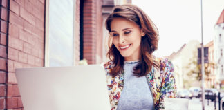 Pracujesz zdalnie? Dowiedz się jak wybrać najlepszą ofertę na Internet bezprzewodowy Internet bezprzewodowy