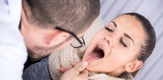 Ostry ból gardła – jest na to sposób! Badanie gardła