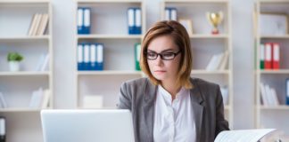 Jak wybrać dobre biuro tłumaczeń? W biurze tłumaczeń