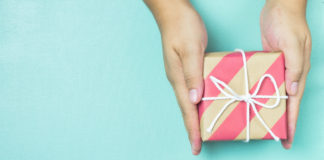 Prezent na Dzień Nauczyciela – czyli co chcieliby dostać pedagodzy Kolorowy prezent