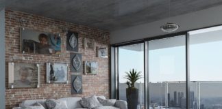 Antyrama antyrefleksyjna a zwykła – wady i zalety rozwiązań Antyramy ozdabiają ścianę z cegły