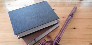 Książka lepsza od ustawy? Jak wybrać źródła wiedzy