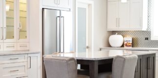 Kuchnia do sufitu. Jak zyskać dodatkową przestrzeń i nie przytłoczyć wnętrza? Kuchnia po sufit