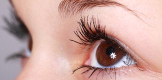 Czego można użyć zamiast płynu do soczewek? Brązowe oczy