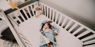 Kilka sposobów na dobór odpowiedniego dywanu do pokoju dziecięcego Dziecko w pokoju dziecięcym