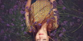 Lawenda, czyli skarb Prowansji! 4 domowe zastosowania tej niezwykłej rośliny Wśród pól lawendy