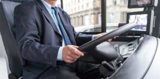 Wynajem busa – z kierowcą czy bez?