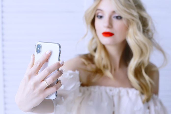 Artystyczne makijaże z Instagrama – baw się kolorem na co dzień!
