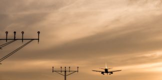 Parking przy lotnisku Balice – jak nie stracić na postoju? Lotnisko