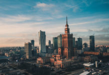 Warszawa przyciąga turystów Atrakcyjna turystycznie Warszawa