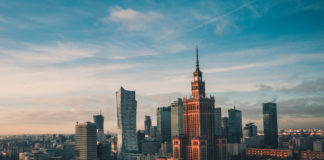 Warszawa przyciąga turystów Atrakcyjna turystycznie Warszawa