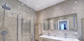 Urządzasz łazienkę? Pamiętaj o tych kilku zasadach Dużo światła w łazience