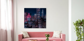 Poszukując najpiękniejszych ulic plakat miasto nocą