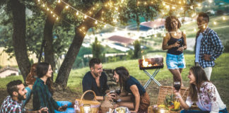 Piknik na świeżym powietrzu – łatwe pomysły na letnie jedzenie Co zabrać na piknik